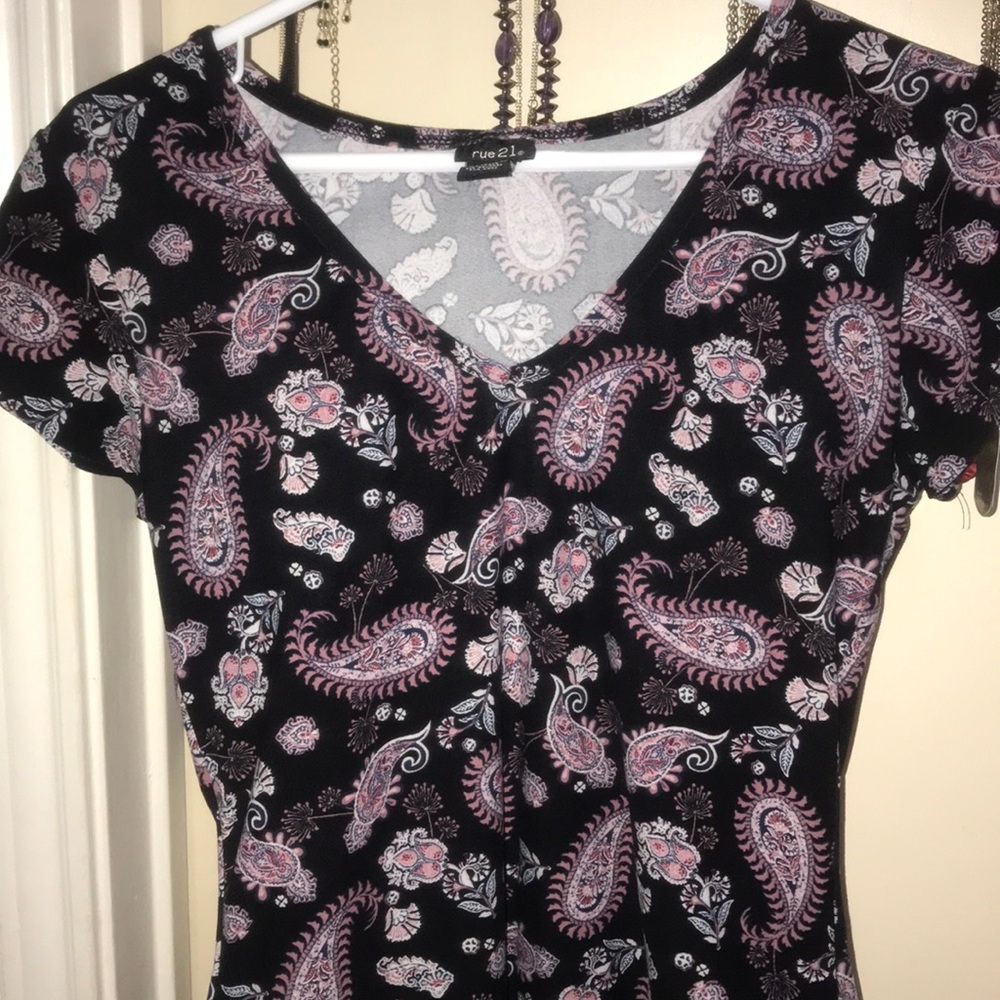 Rue 21 Floral V neck